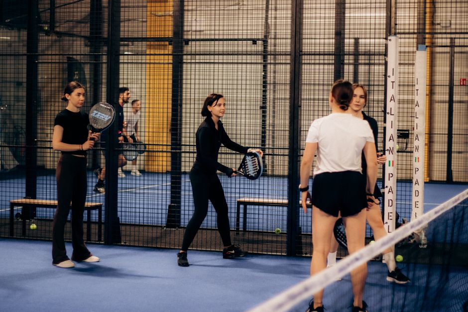 Een selectie van hoogwaardige padelrackets en accessoires voor spelers van alle niveaus.